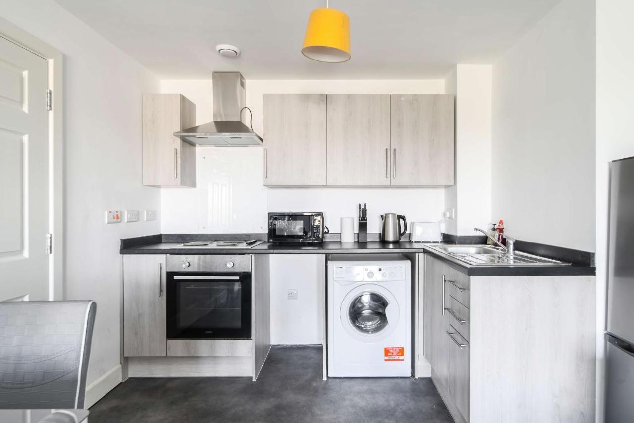 Livestay-New Private Apartment Building Minutes From Heathrow Slough Exterior foto
