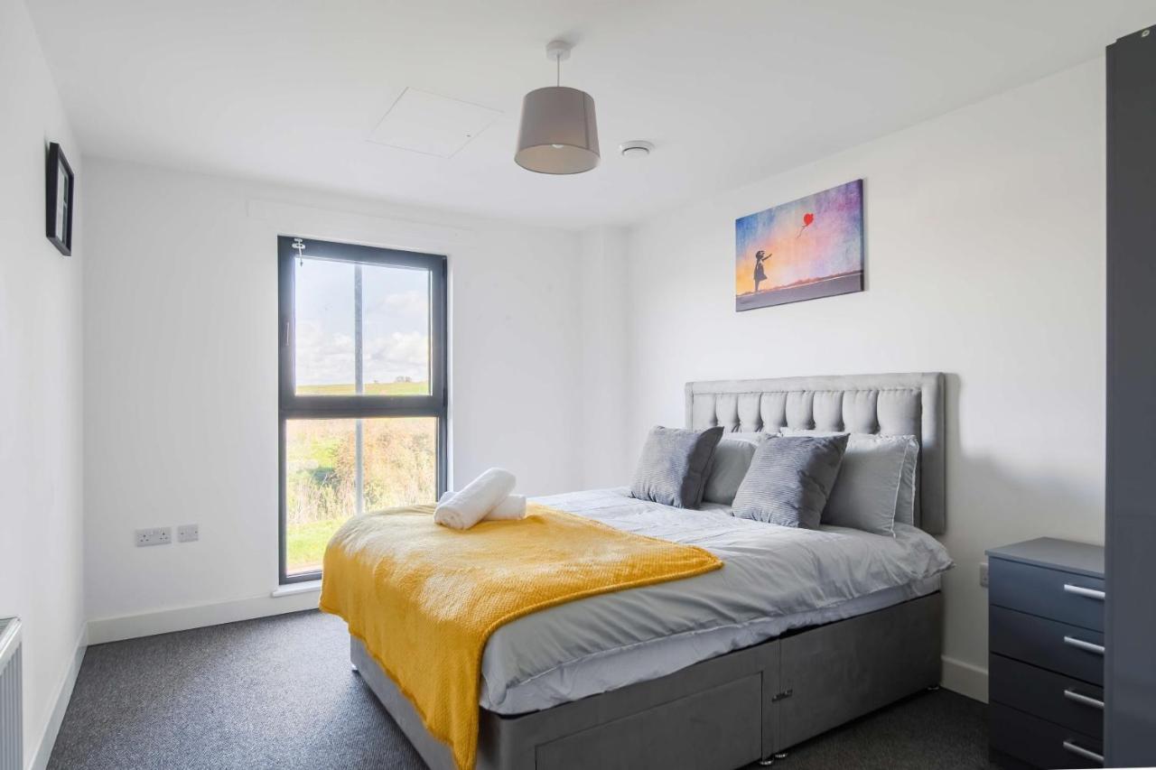 Livestay-New Private Apartment Building Minutes From Heathrow Slough Exterior foto