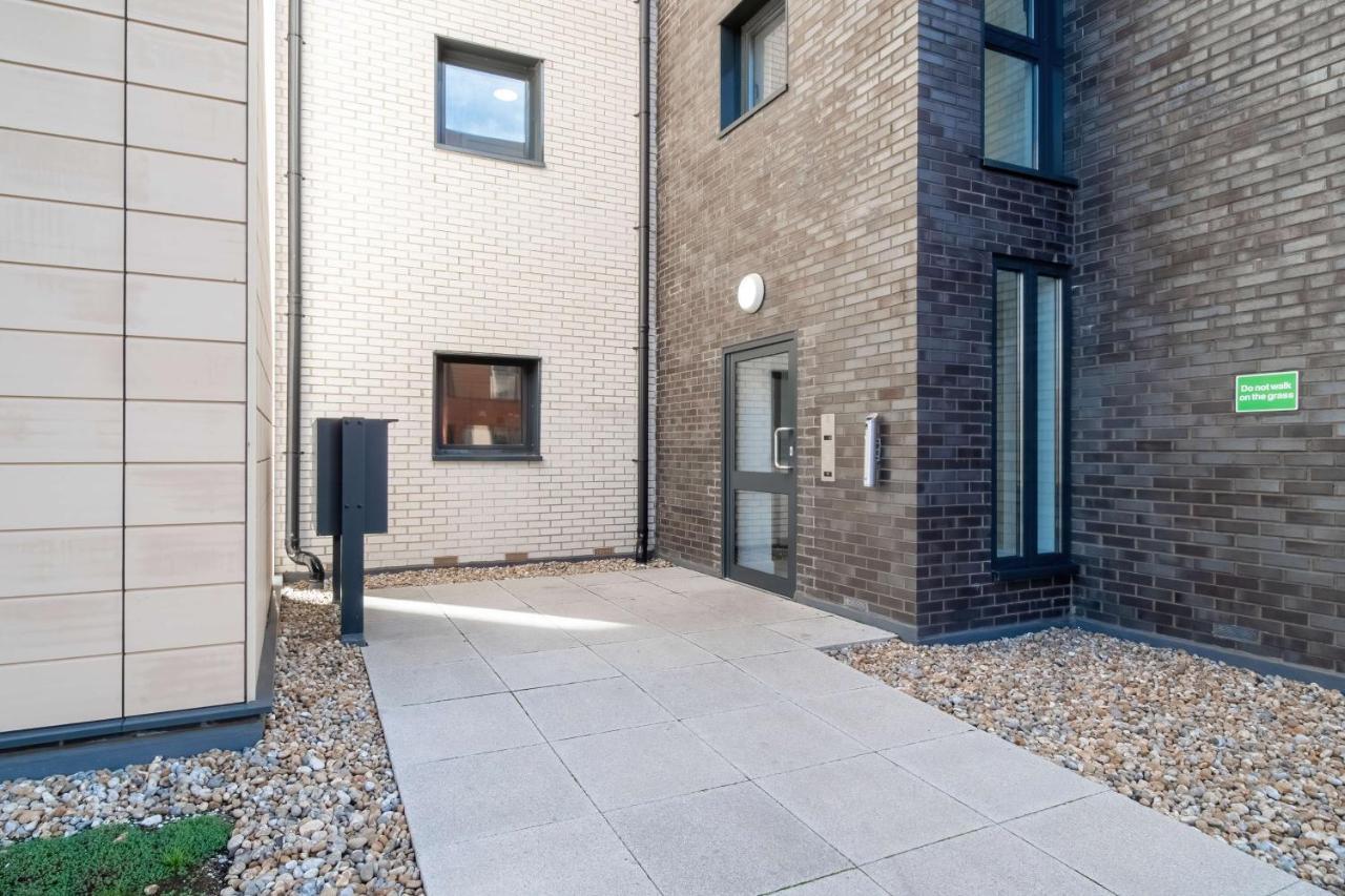 Livestay-New Private Apartment Building Minutes From Heathrow Slough Exterior foto