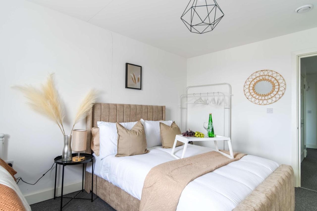 Livestay-New Private Apartment Building Minutes From Heathrow Slough Exterior foto