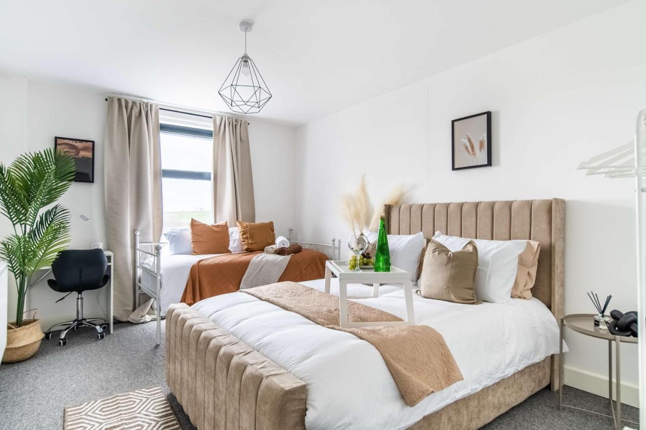 Livestay-New Private Apartment Building Minutes From Heathrow Slough Exterior foto