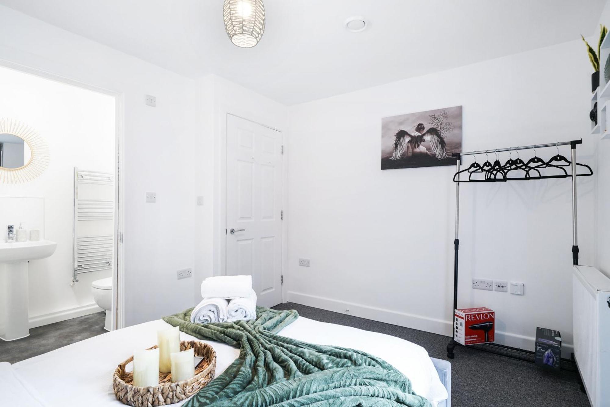 Livestay-New Private Apartment Building Minutes From Heathrow Slough Exterior foto