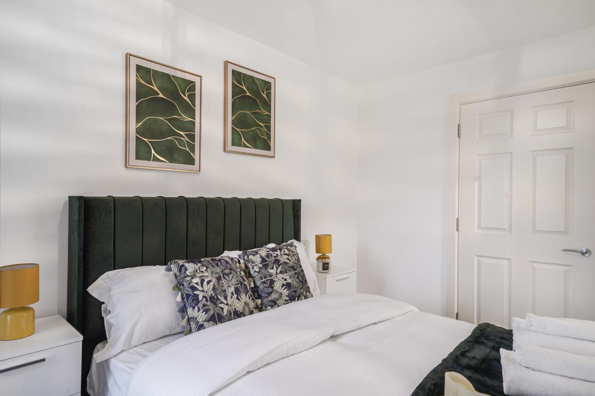 Livestay-New Private Apartment Building Minutes From Heathrow Slough Exterior foto